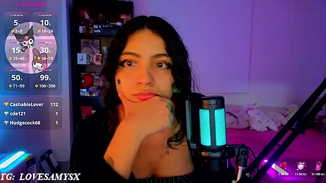 Lovelyamyy live cam on StripChat