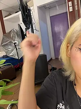 Eva_Feller69
