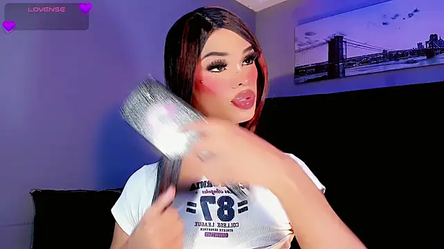 Kornylovee live cam on StripChat