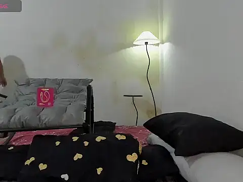 FynestBee live cam on StripChat