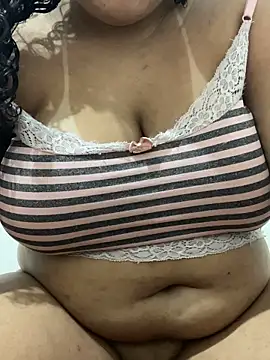 sweetgirll23 live cam on StripChat