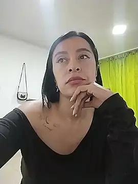 hailey85 live cam on StripChat