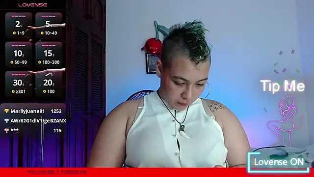 Cherry_vald live cam on StripChat