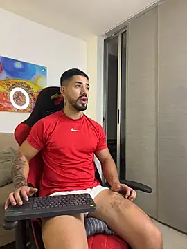 Ezzio_Scolaro live cam on StripChat