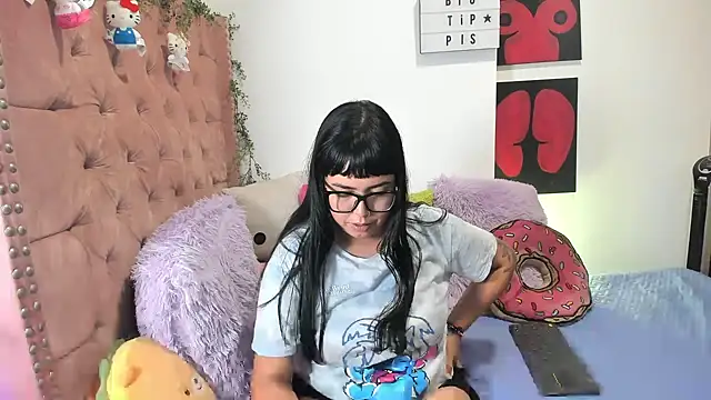 LillyCandy live cam on StripChat