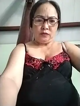 NAAYA8190 live cam on StripChat