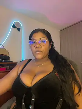 Transsexual paola091 masturbated live in chat xxx