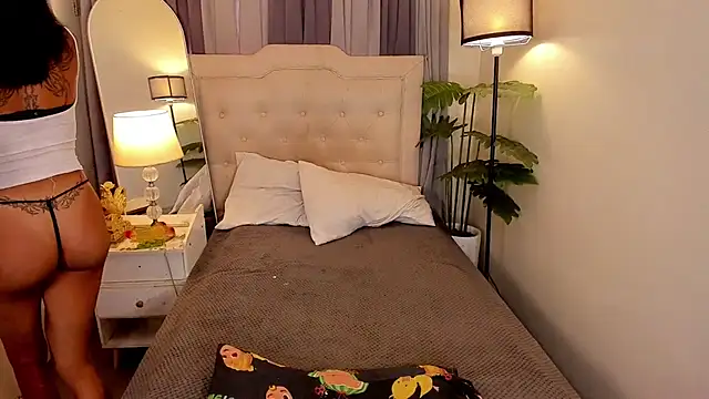 HugeCocoCock live cam on StripChat