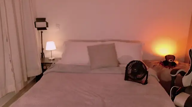 ChloeMoreti live cam on StripChat