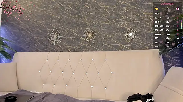 belle_emmanuelle (F milf) - lick & finger pussy