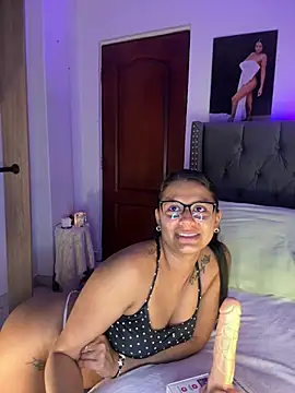 ema_zoe live cam on StripChat