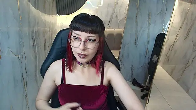 Ravenn_r live cam on StripChat