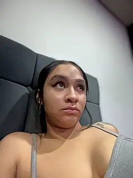 Isabella-Teen live cam on StripChat