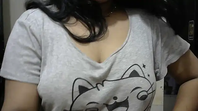 sonia2222 (F milf) - kiss