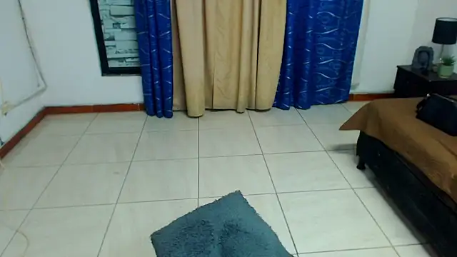 kiwii_nasty live webcam