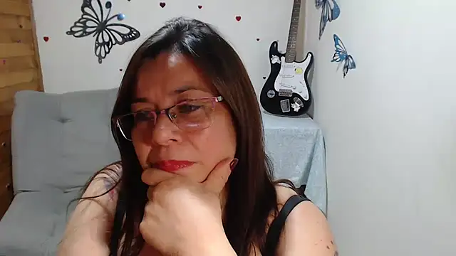 lilisa777 (F milf) - Masturbation with Hugyete and squirt for