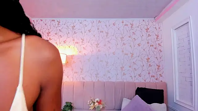 halleylorens live now