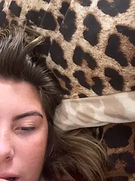 hiddensecretxx (F teen) - topless 5 mins