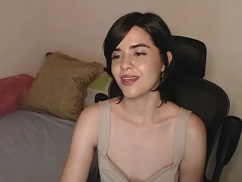 Ariel_pinkdiamond live cam on StripChat
