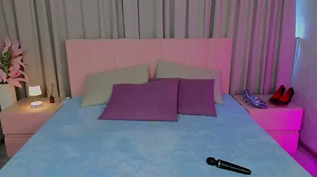 ariana_petite (F young) - tease in heels