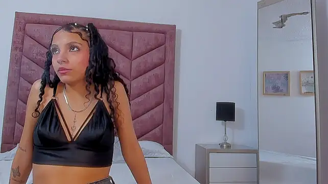 MiaLauren_ webcam