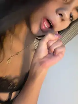 Webcam Model(Lilybeeth) is live