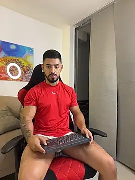 Ezzio_Scolaro live cam on StripChat