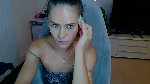 khalessi13 live cam on StripChat