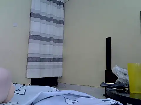 fine-ebonie live cam on StripChat