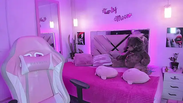 Karly_moon live cam on StripChat