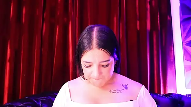 Bella_Stoone_