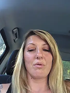 SheIsSomething live webcam