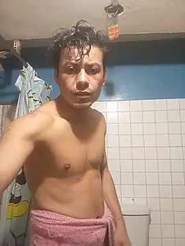 BuiltHotline live cam on StripChat