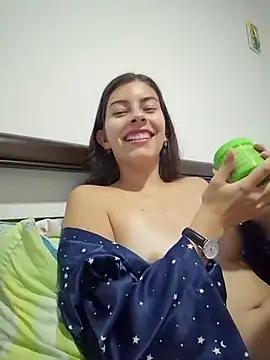 irisbound (F young) - Squeeze tits