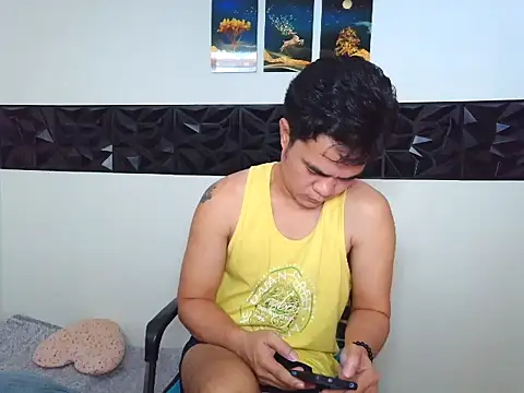 yourmikexxx (Ask my age) - LETS PLAY AND CUM IM LOADED