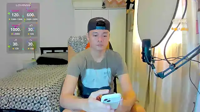 clarkdangerous (Ask my age) - Cum show