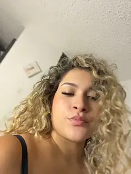 Sara_smiiith211 live cam on StripChat