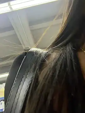 Carolina_1111 live cam on StripChat
