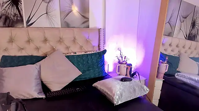 ValeriaMonsalve live cam on StripChat