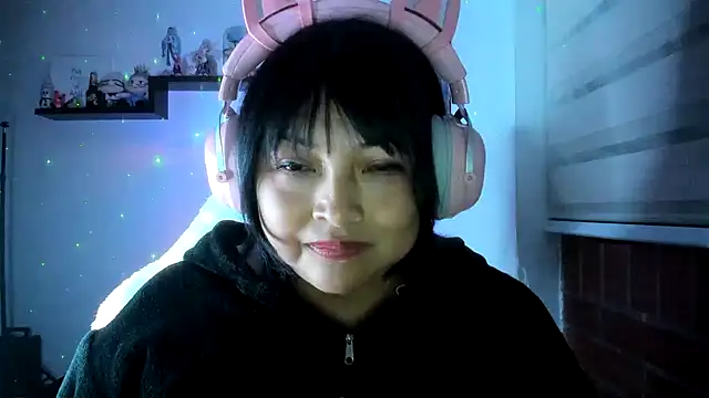 Shaddycute_ live cam on StripChat