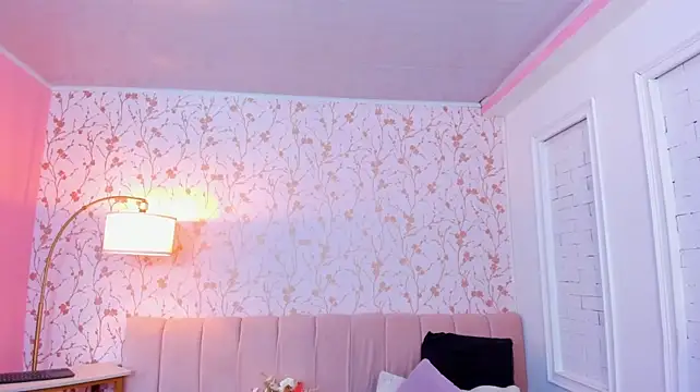halleylorens live cam on StripChat