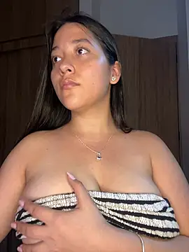 Nhefertary live cam on StripChat