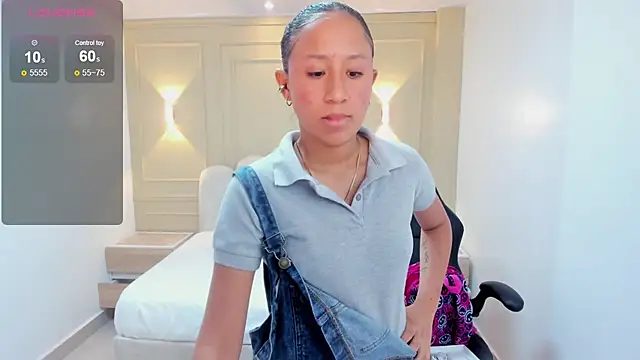 LESLYSIMPSON live cam on StripChat