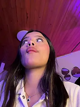 Dulce_cutee18 live cam on StripChat