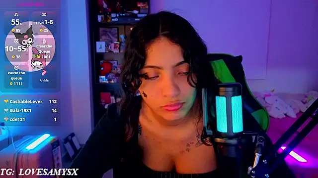 Lovelyamyy live cam on StripChat