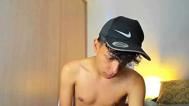 Maxfrost1 live cam on StripChat