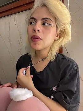 Eva_Feller69