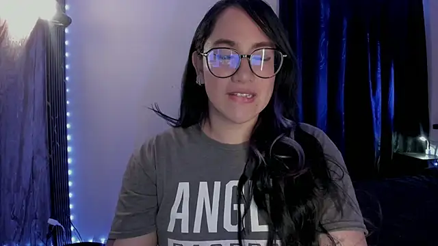 julibella_sweet live cam on StripChat