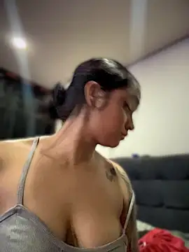 Isabella-Teen live cam on StripChat