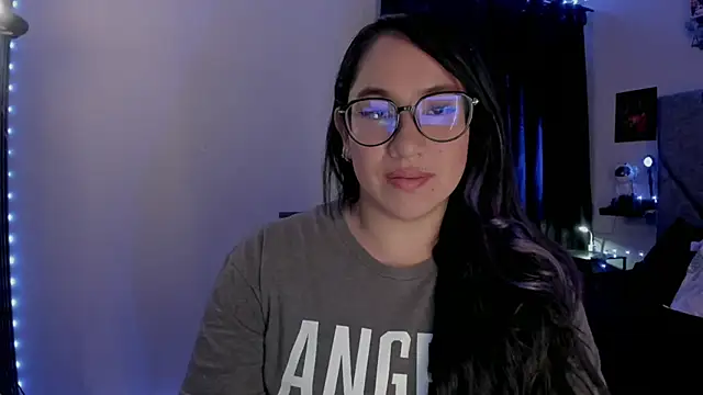 julibella_sweet live cam on StripChat
